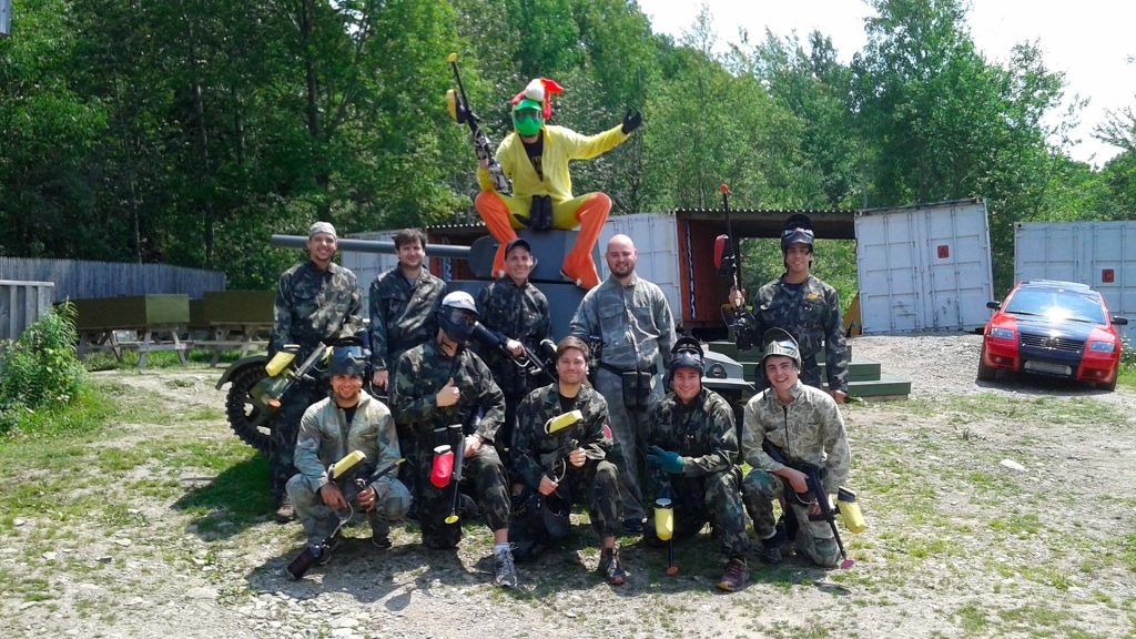 Photos de paintball, de l'action en groupe et de l'adrénaline